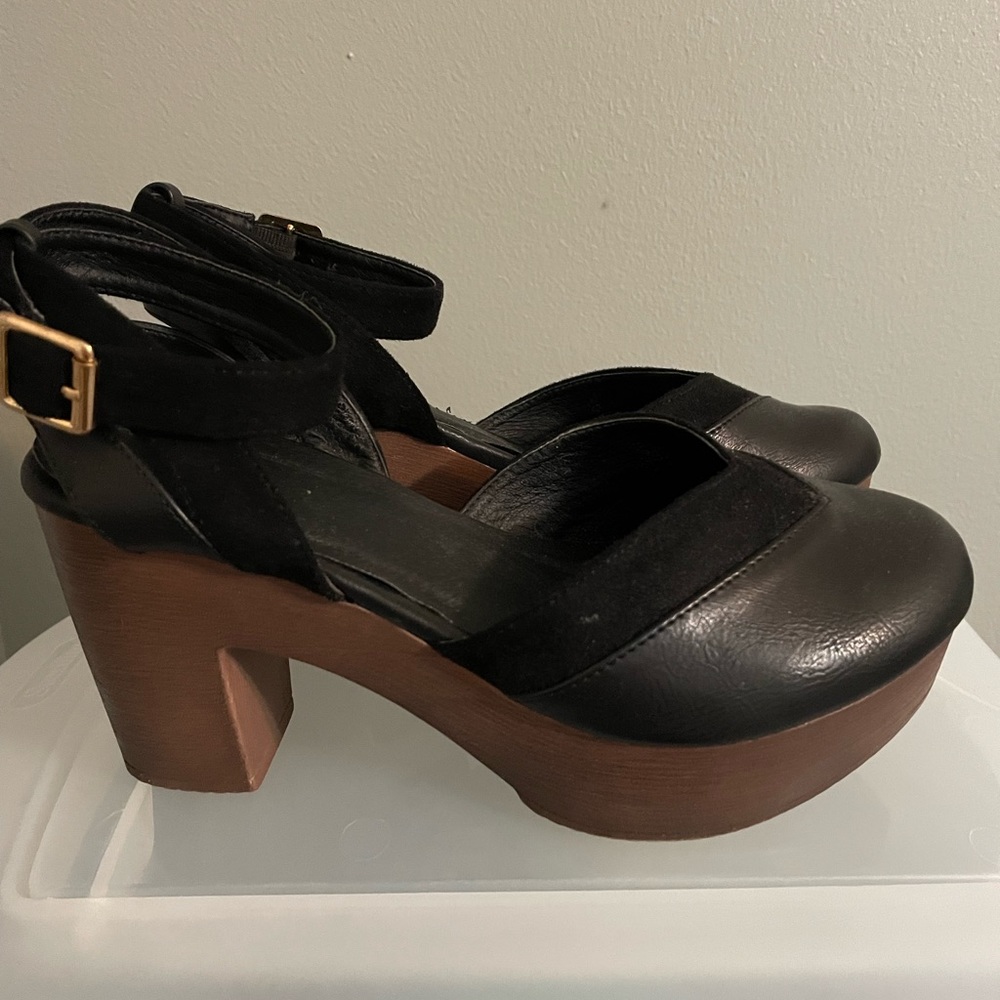 Size 7 platform heel